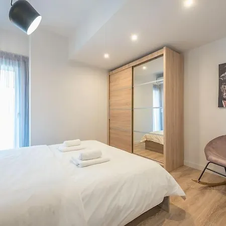 Modern Apartment *